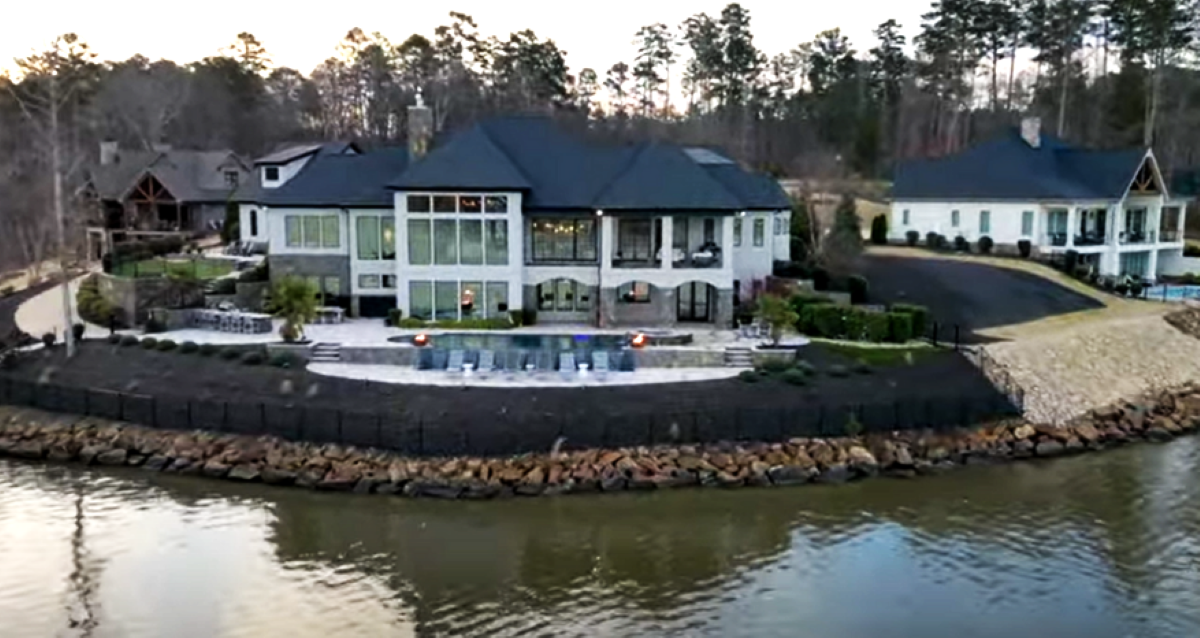 $5 Million Lakefront Home in North Carolina: Luxury Living at Its Finest