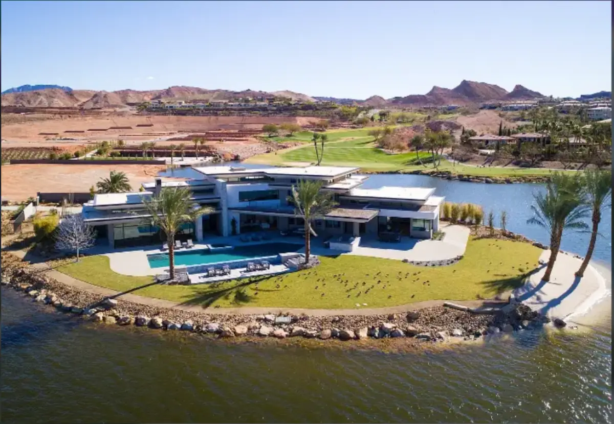 Exploring Luxury Waterfront Living In A Modern Henderson, Nevada Home
