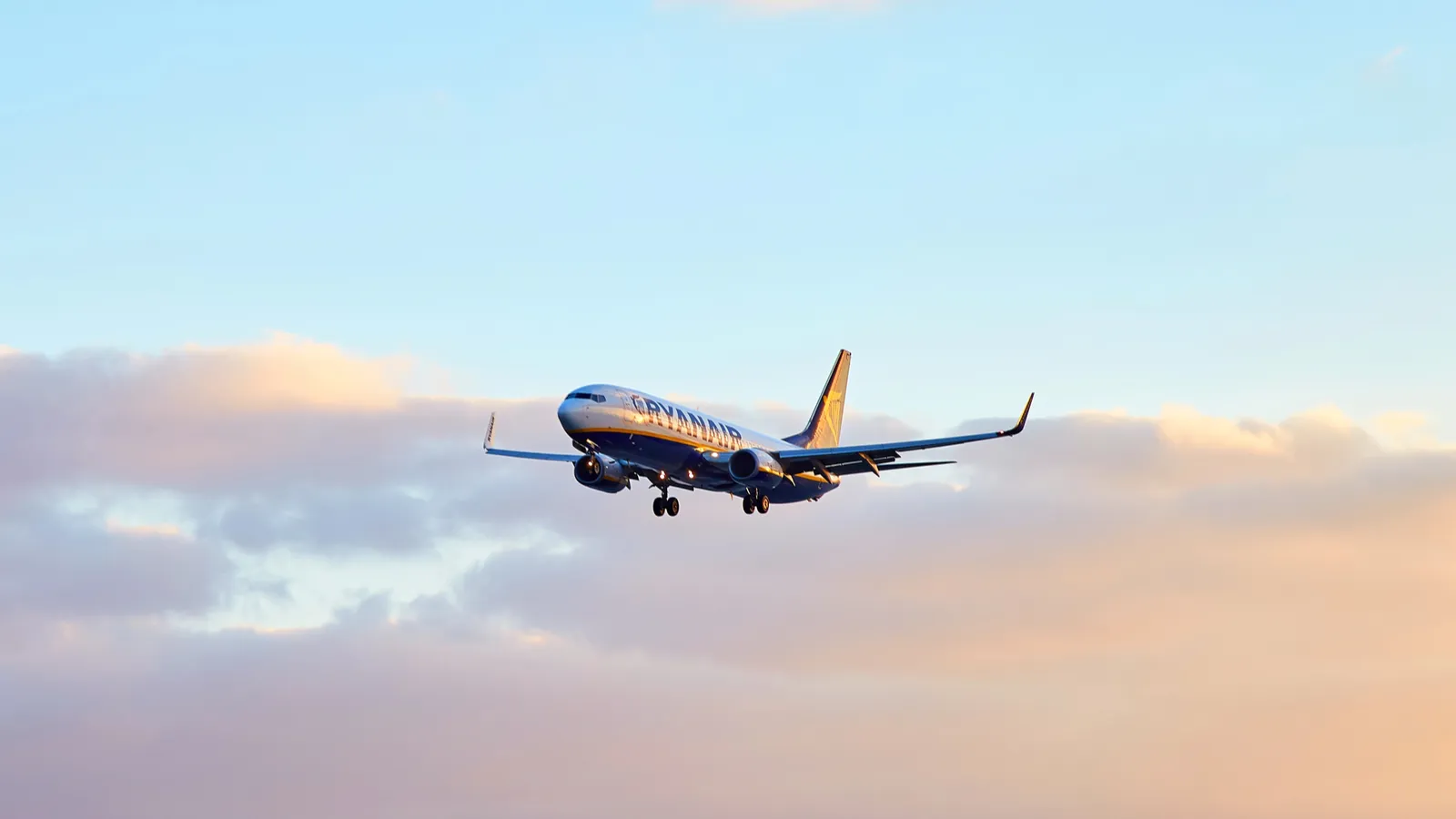 Best time to book flights for the lowest prices in 2026